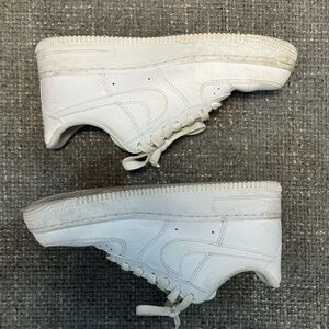 Women’s White Nike Air Force 1 (7.5)